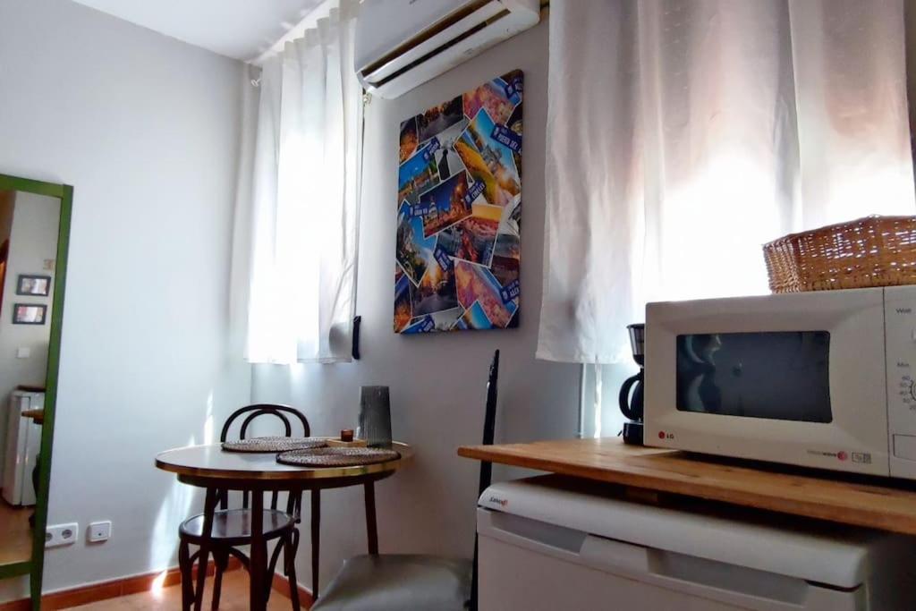 Estudio Lavapiés cerca de Antón Martín Madrid Exterior foto